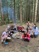 nejmladsi slecny se naucily tabornickym dovednostem.jpg